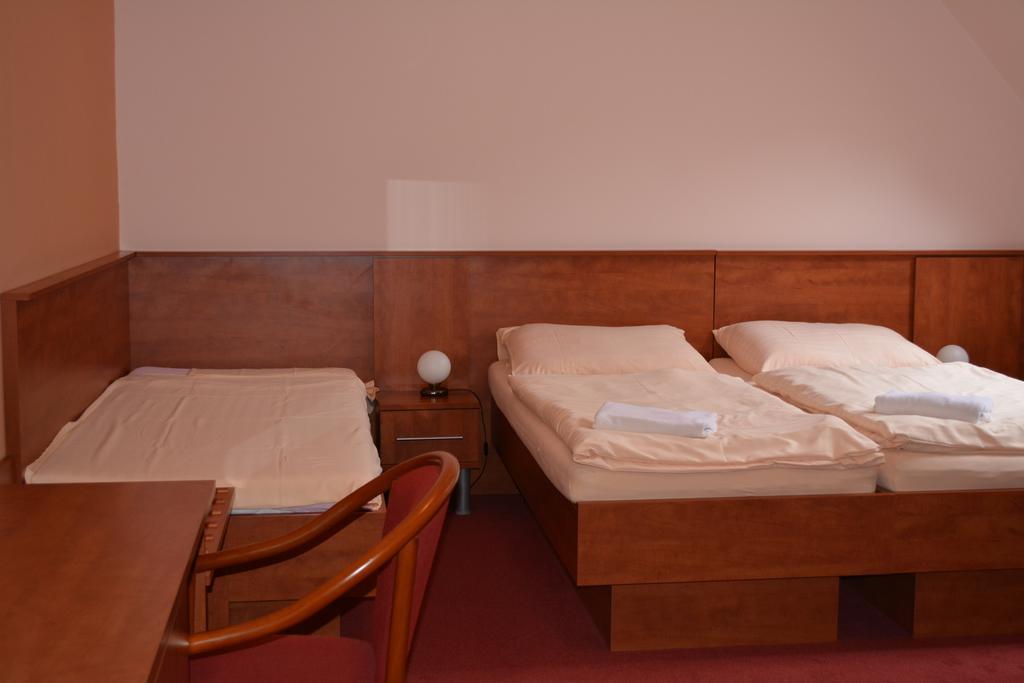 Hotel Koruna Karlstejn Room photo