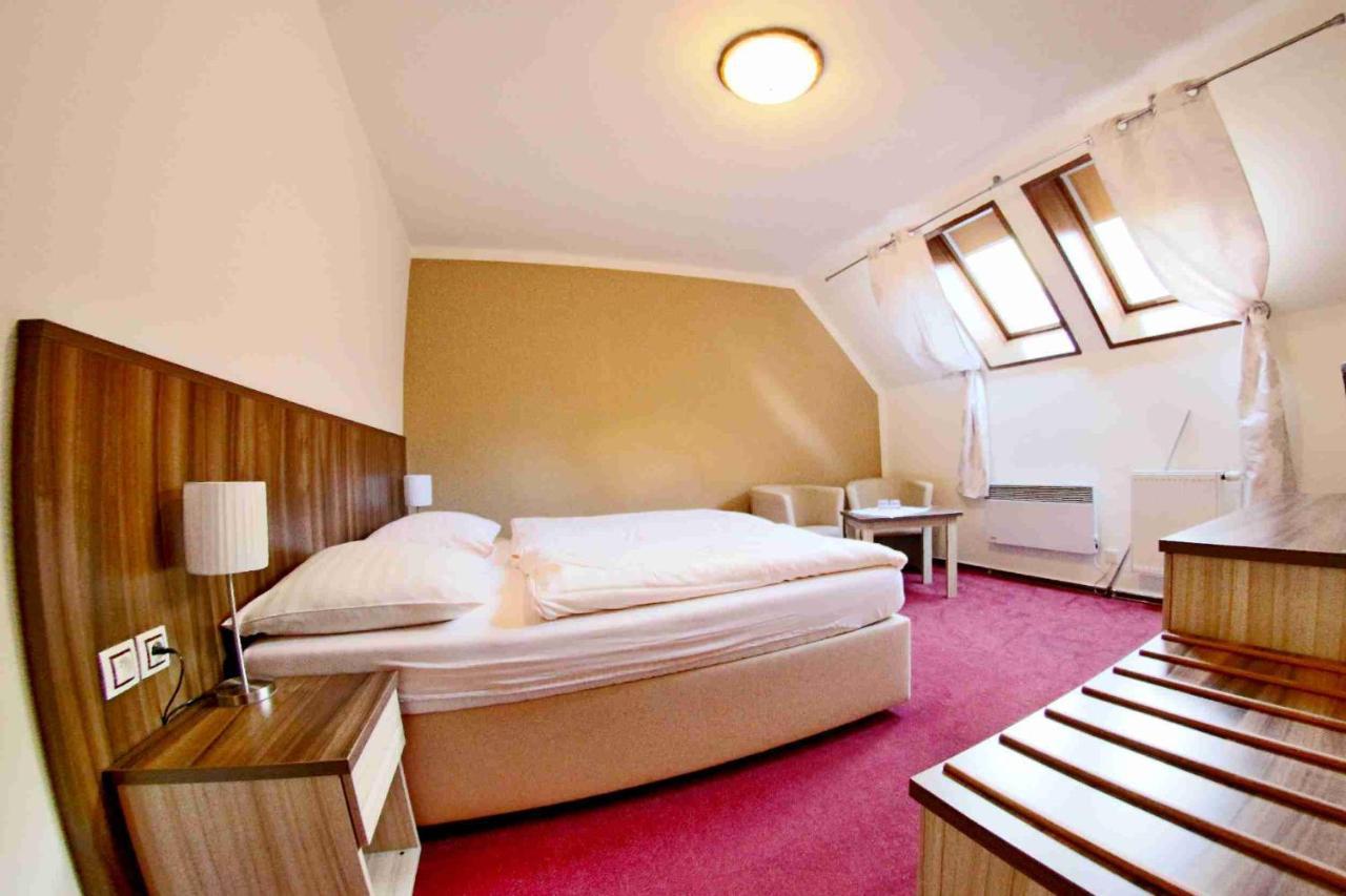 Hotel Koruna Karlstejn Exterior photo